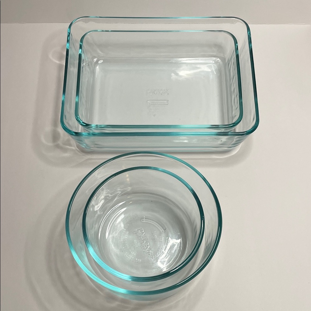 Set of 4 Pyrex Glass Bakeware Set in Aqua Tint.